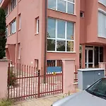 Частна квартира студио